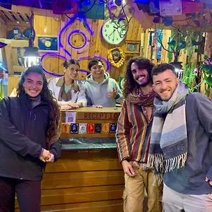 Yog Hostel- Rooftop Yoga & Backpacker Social In Thamel, Kathamndu אכסניה